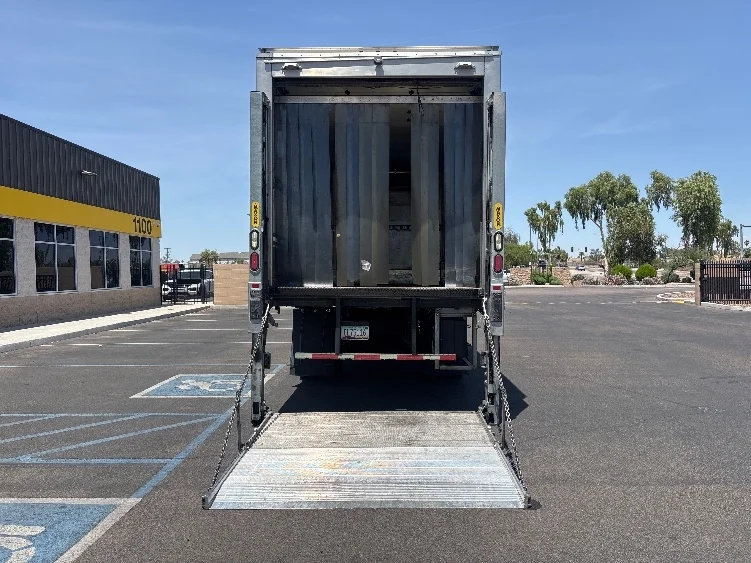 2020 Hino 268 in Phoenix, AZ — photo 9