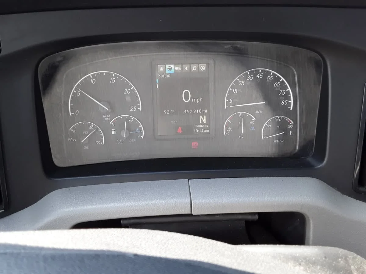 2019 Freightliner Cascadia - image 9