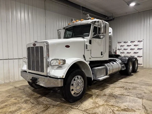 2015 Peterbilt 367 in Hartford, SD