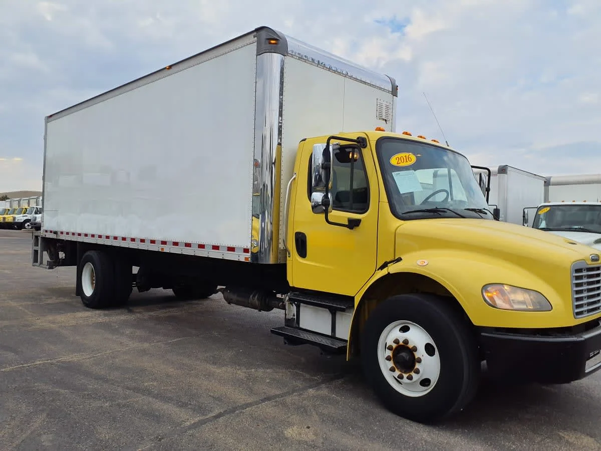 2016 Freightliner M2 106 - image 3