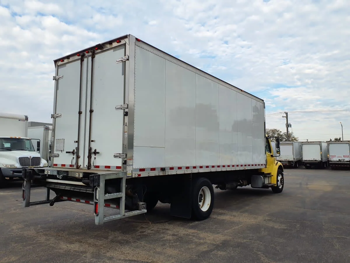 2016 Freightliner M2 106 - image 4