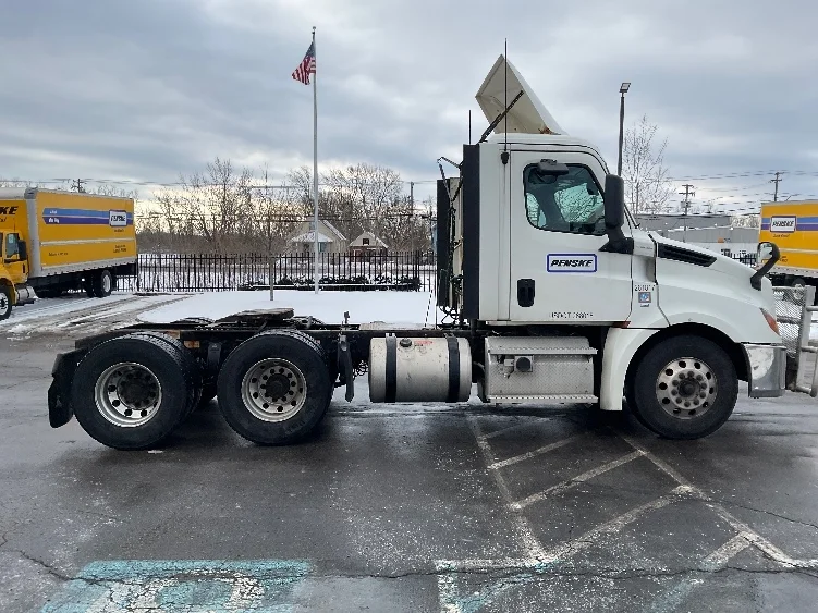 2019 Freightliner Cascadia in Rochester, NY — photo 8