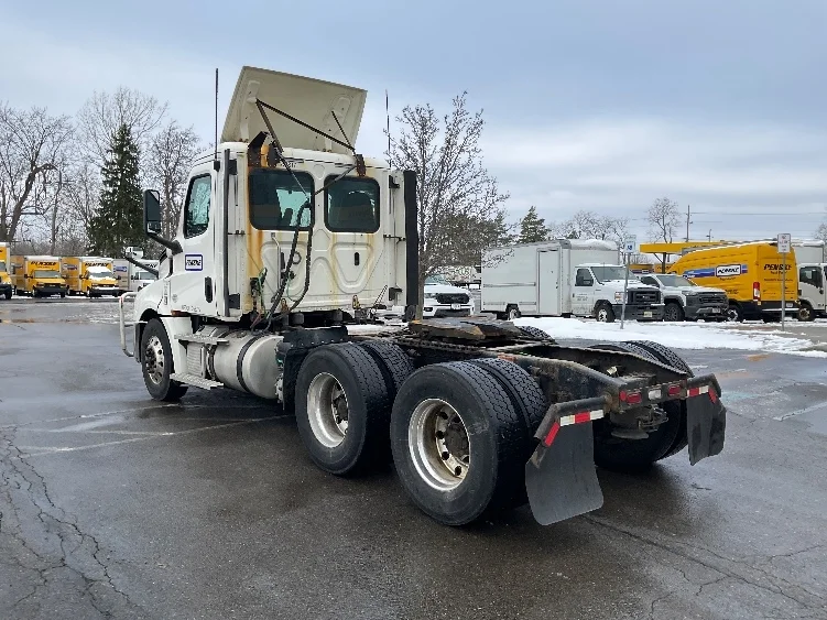 2019 Freightliner Cascadia in Rochester, NY — photo 5