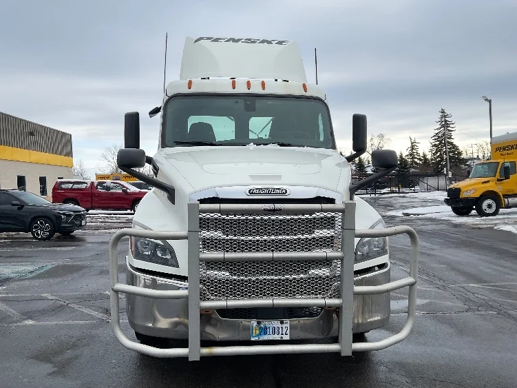 2019 Freightliner Cascadia in Rochester, NY — photo 2