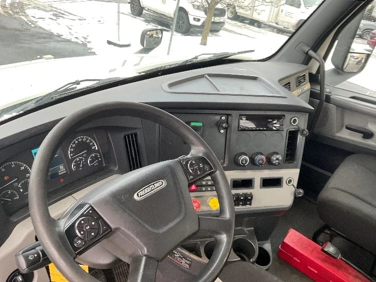 2019 Freightliner Cascadia in Rochester, NY — photo 10