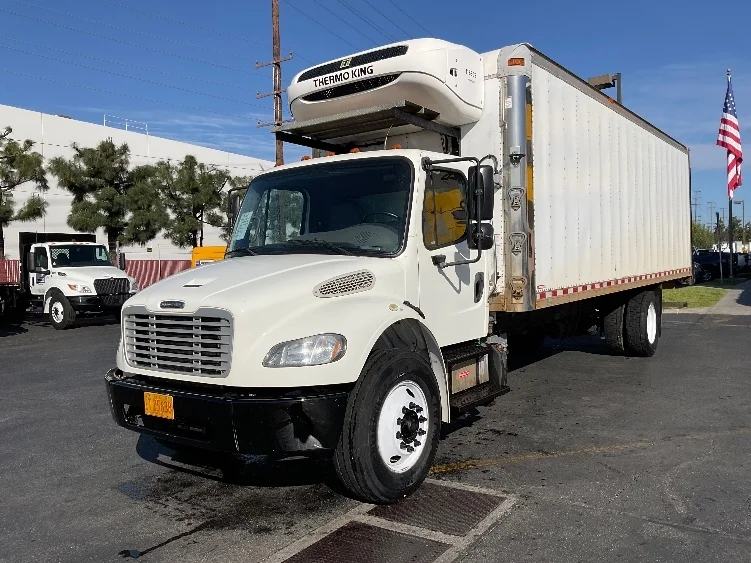 2016 Freightliner M2 106 - image 3