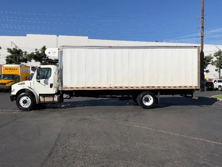 2016 Freightliner M2 106 - image 4
