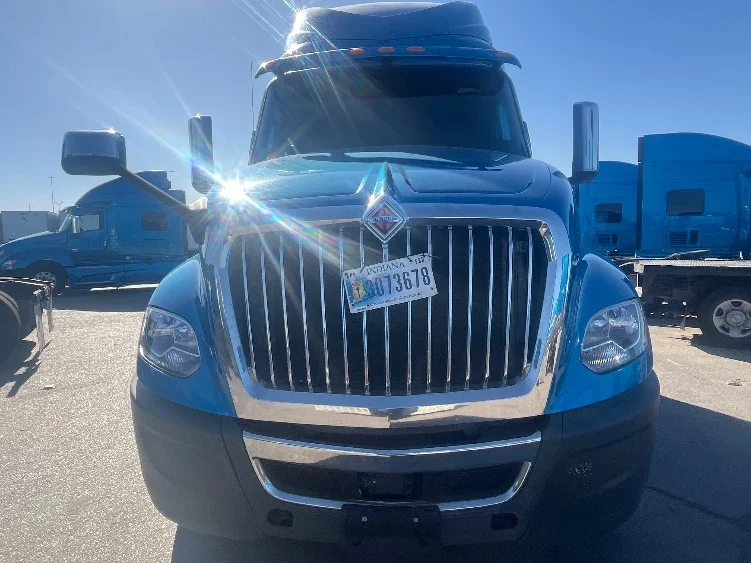 2020 International LT - image 2