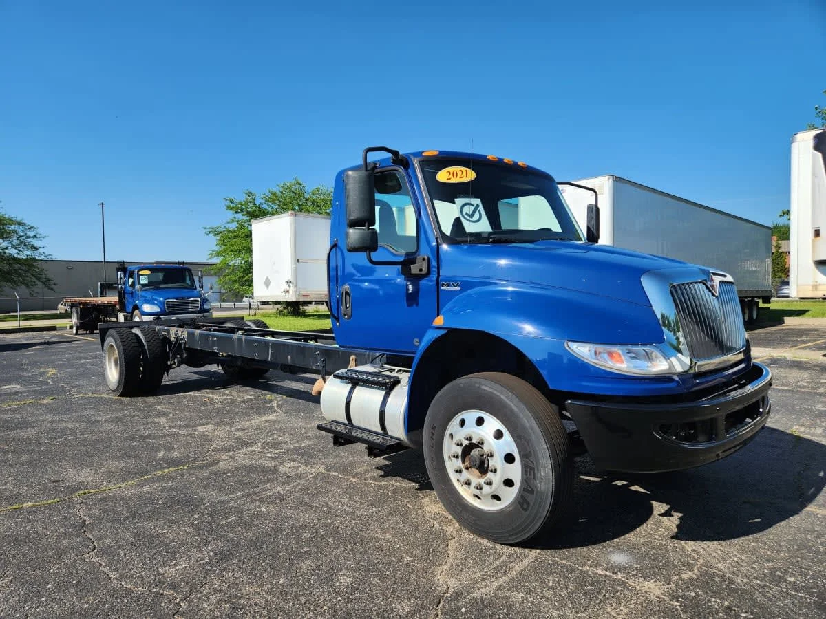 2021 International MV - image 3