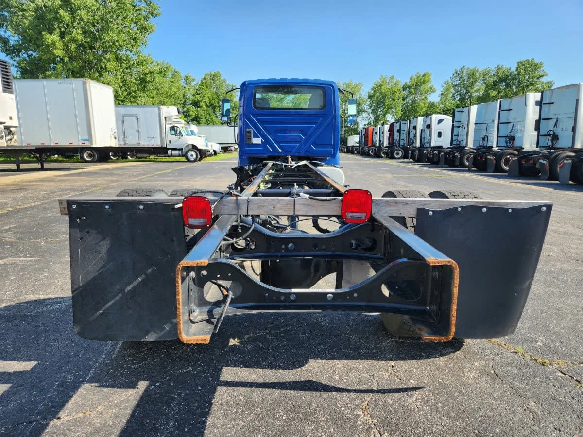 2021 International MV - image 5