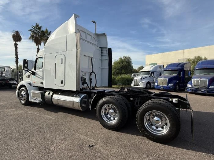 2022 Peterbilt 579 - image 4