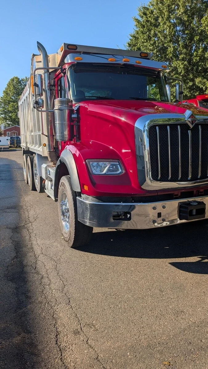 2019 International HX - image 3