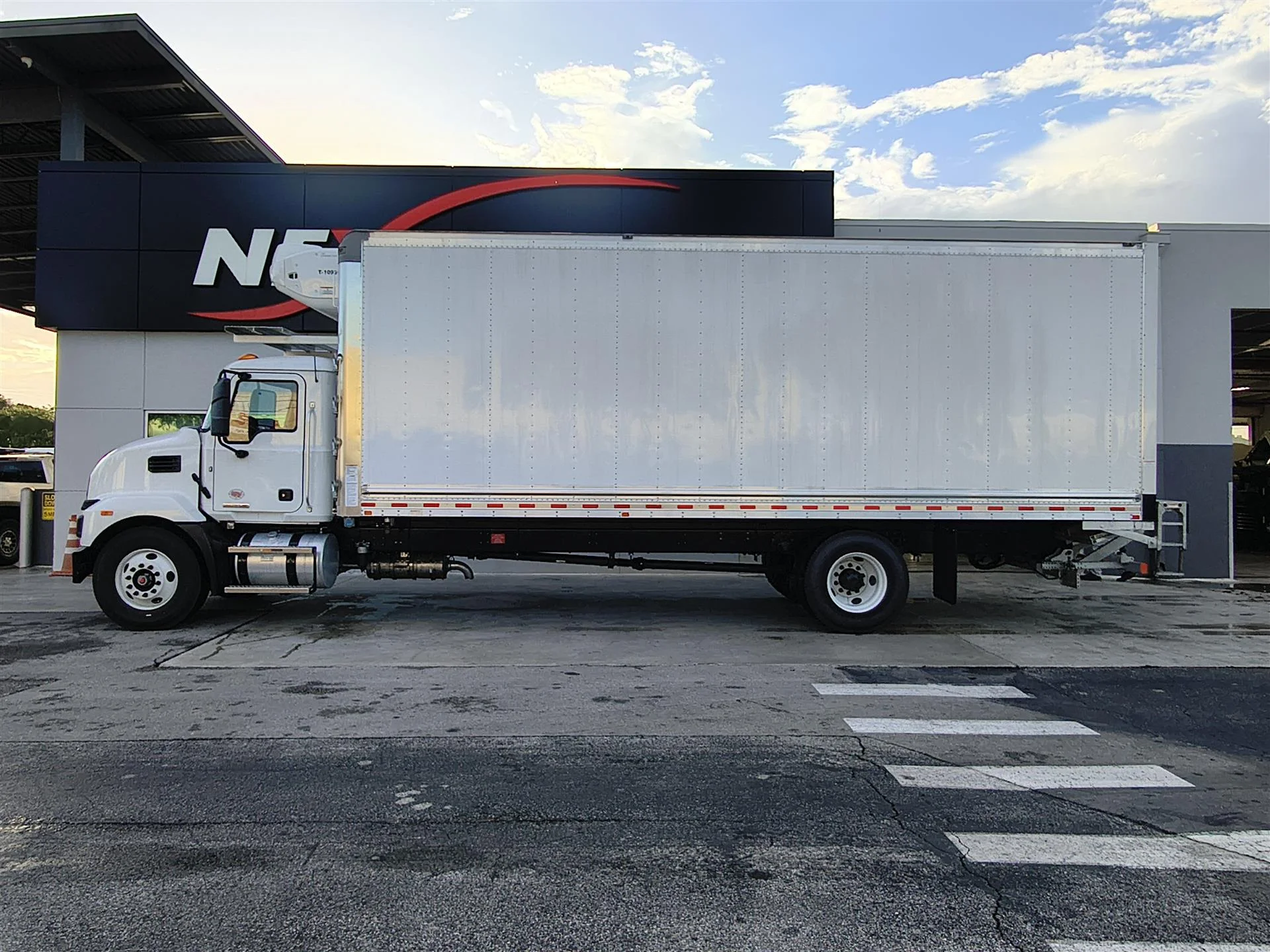 2026 Mack MD in Miami, FL — photo 8