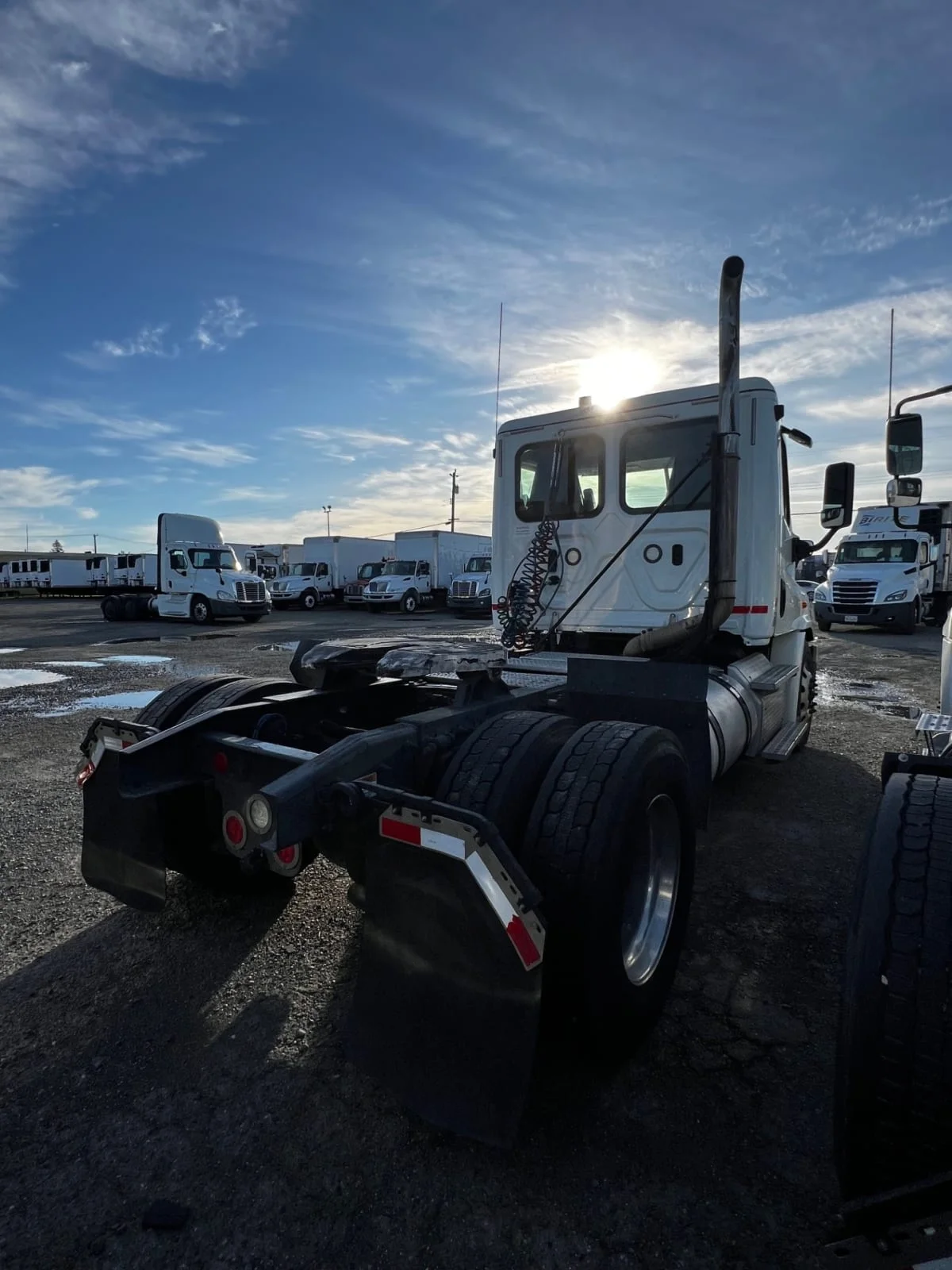 2018 Freightliner Cascadia in Fontana, CA — photo 4