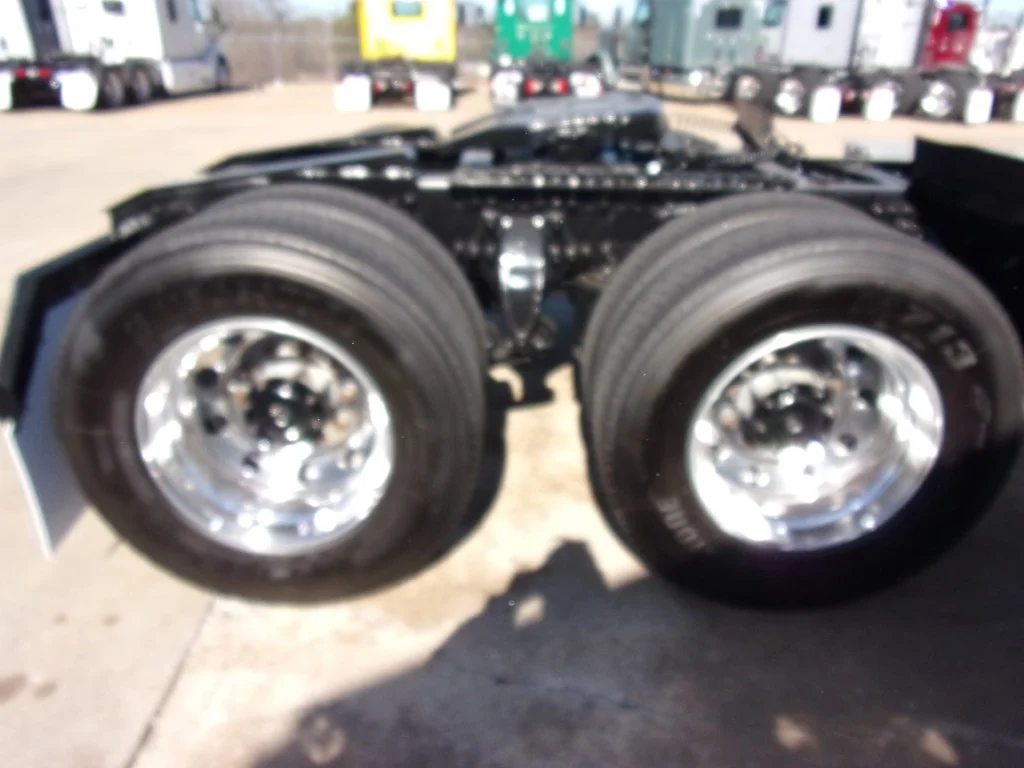 2021 Freightliner Cascadia - image 4