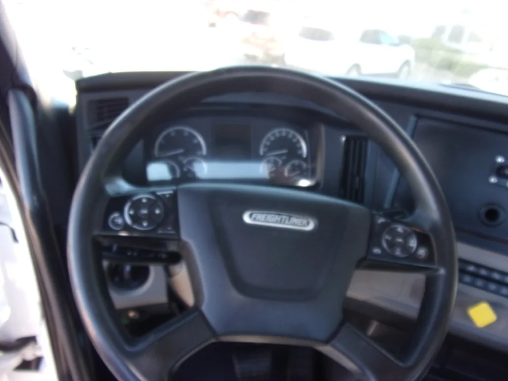 2021 Freightliner Cascadia - image 14