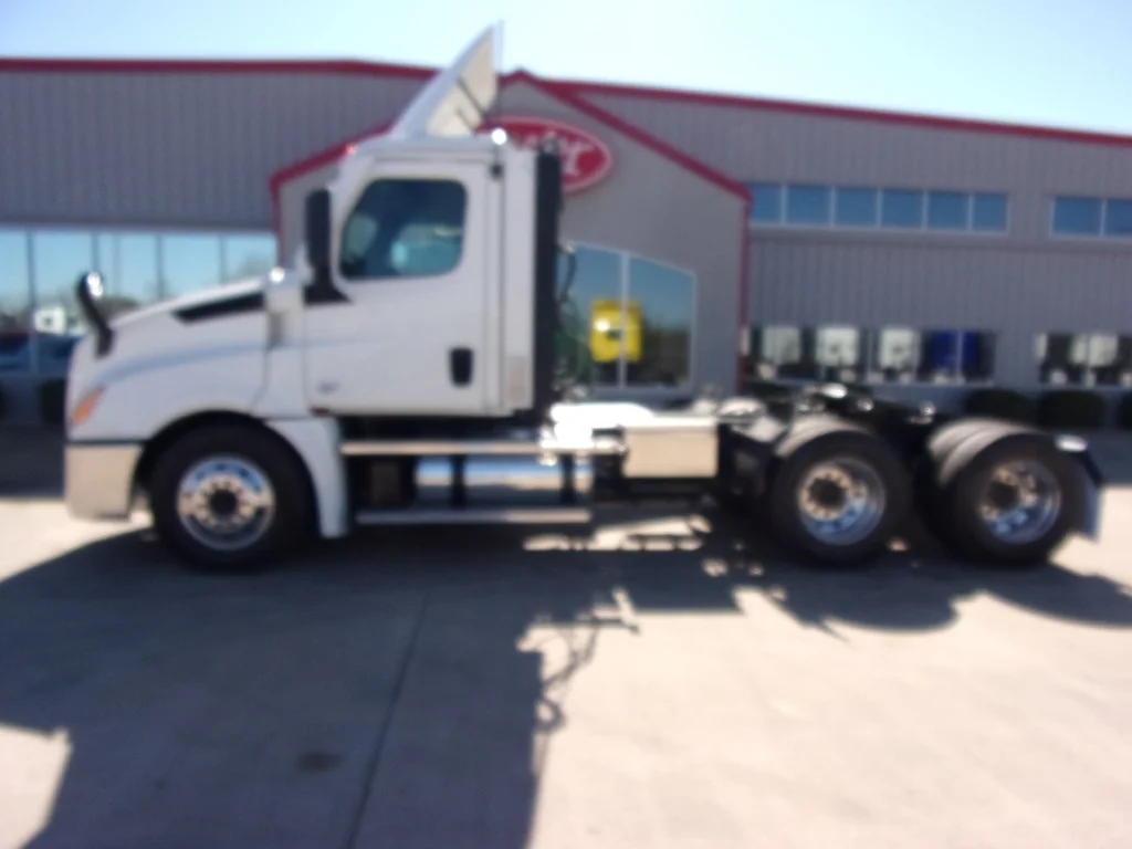 2021 Freightliner Cascadia - image 10