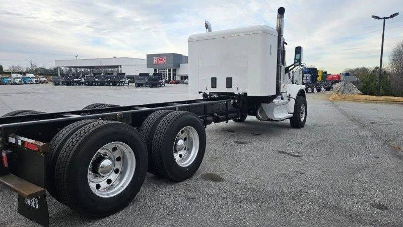2021 Peterbilt 567 - image 13