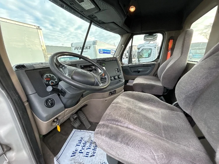 2018 Freightliner Cascadia - image 10