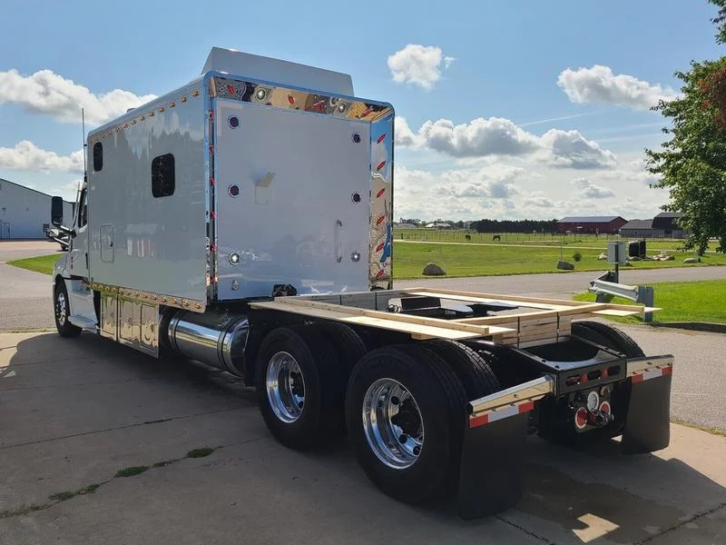 2026 Freightliner Cascadia in Columbus, OH — photo 7