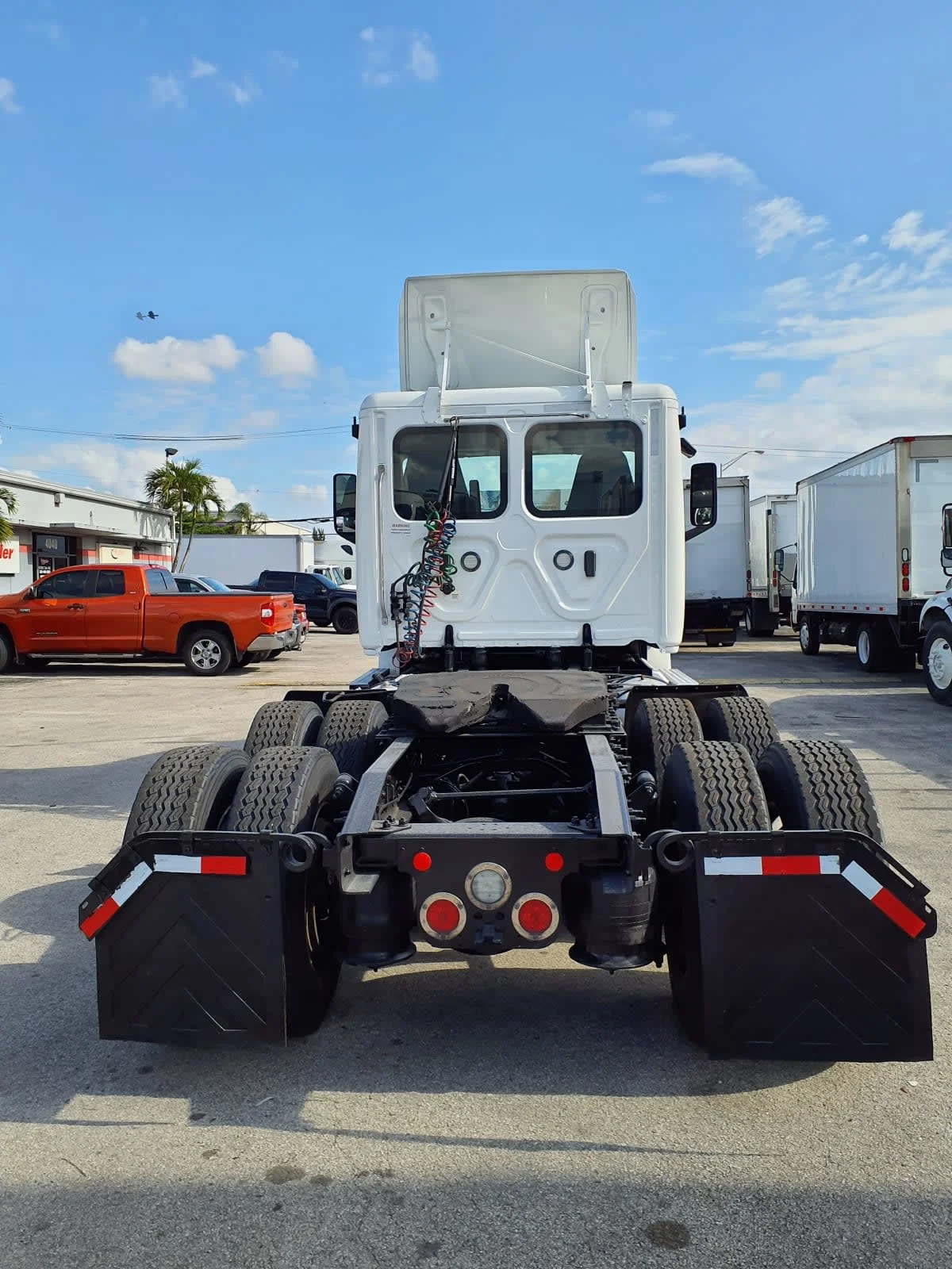2019 Freightliner Cascadia in Miami, FL — photo 5