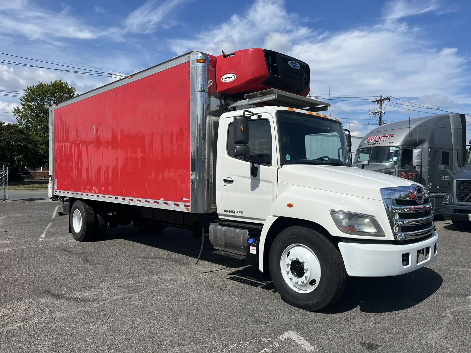 2015 Hino 338 - image 3