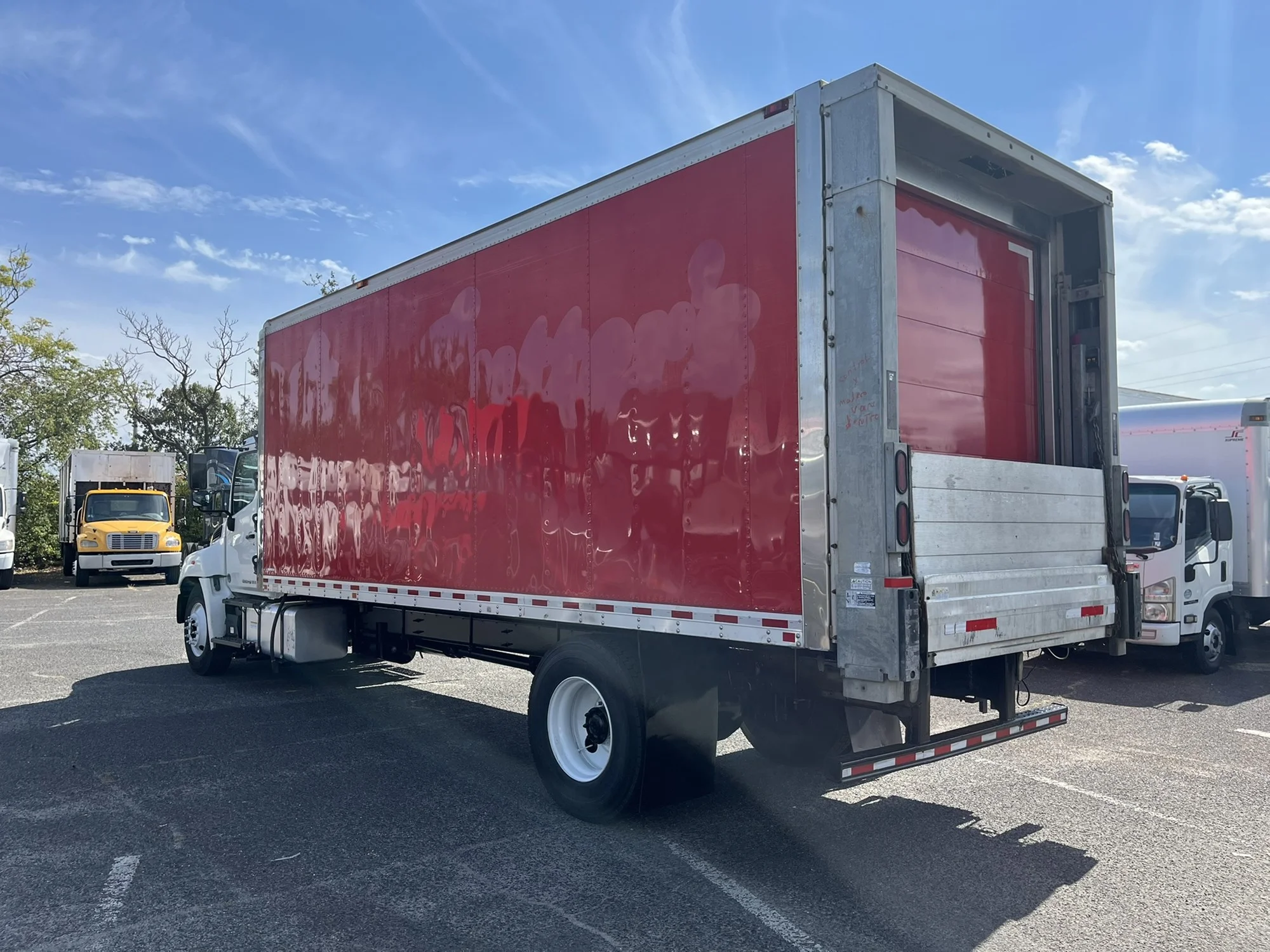 2015 Hino 338 - image 6