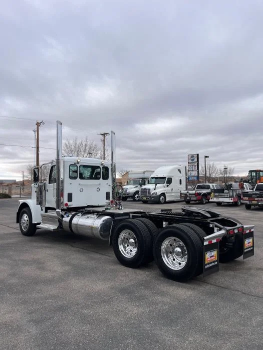 2027 Peterbilt 589 in Albuquerque, NM — photo 4