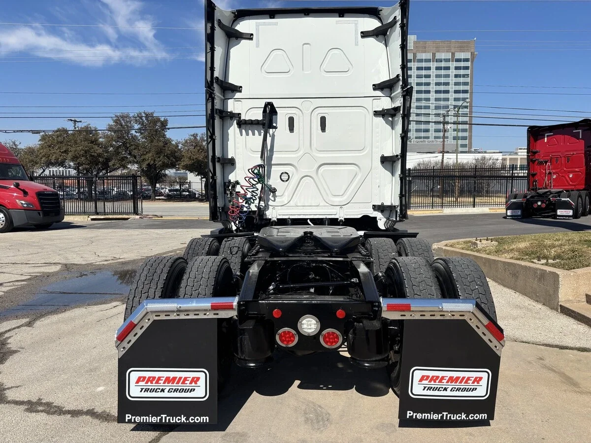 2024 Freightliner Cascadia - image 6