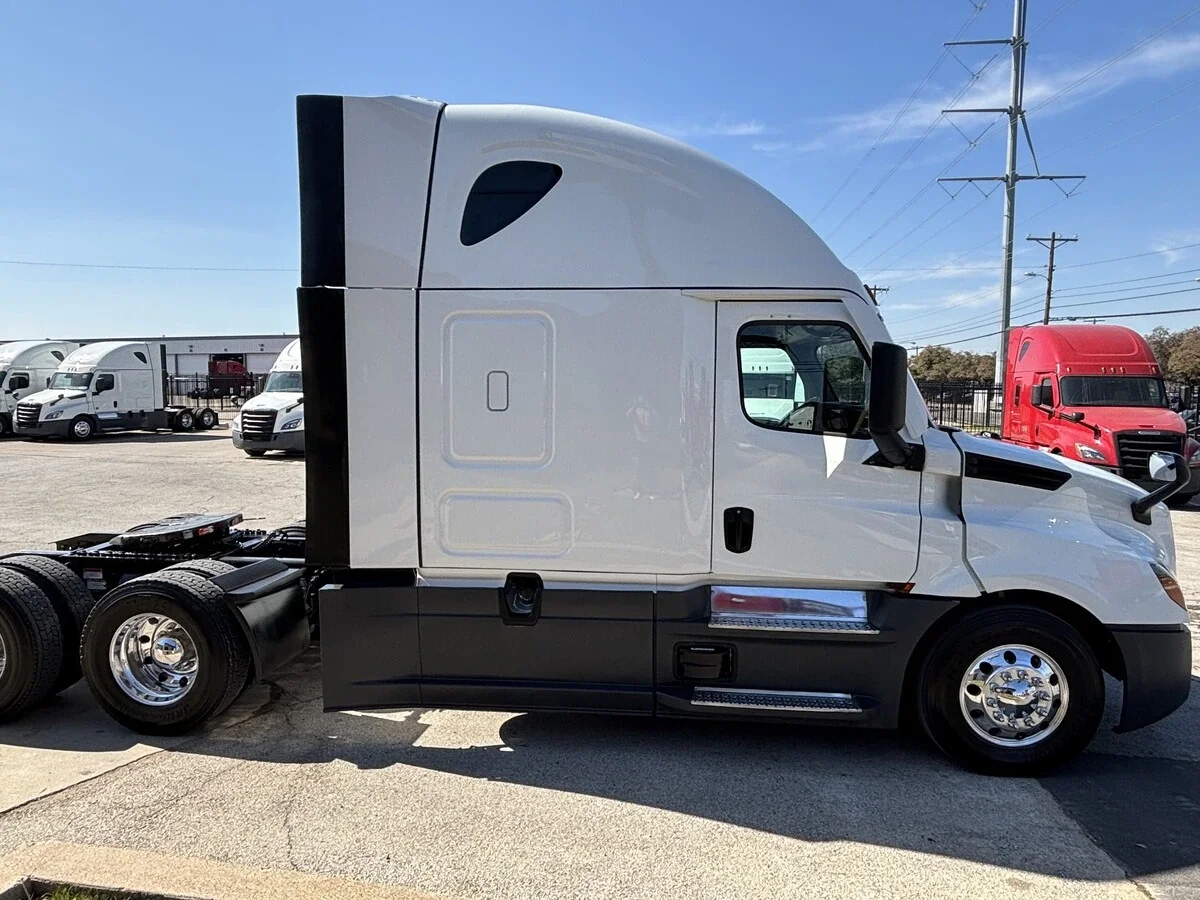 2024 Freightliner Cascadia - image 4