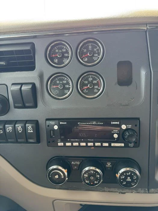 2022 Peterbilt 579 - image 20