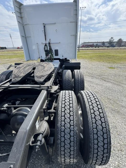 2022 Peterbilt 579 - image 10