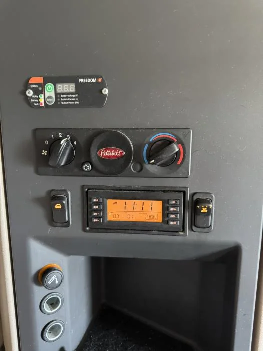 2022 Peterbilt 579 - image 26