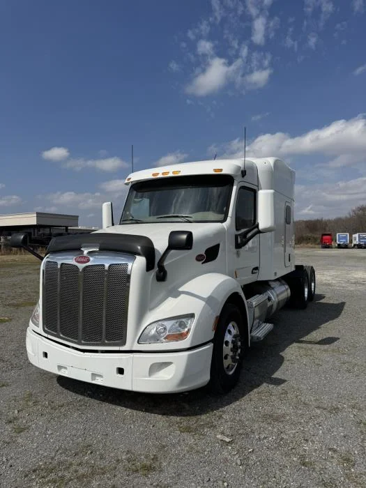 2022 Peterbilt 579 - image 2