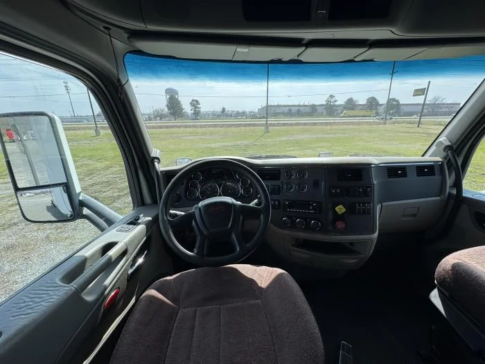 2022 Peterbilt 579 - image 18