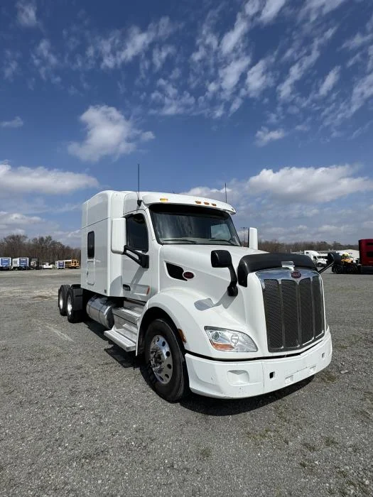 2022 Peterbilt 579 - image 3