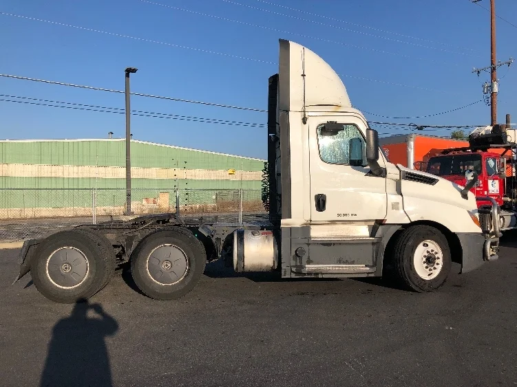 2020 Freightliner Cascadia in Spokane Valley, WA — photo 8