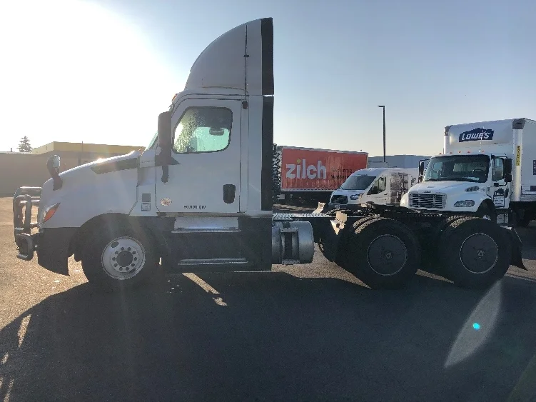 2020 Freightliner Cascadia in Spokane Valley, WA — photo 4
