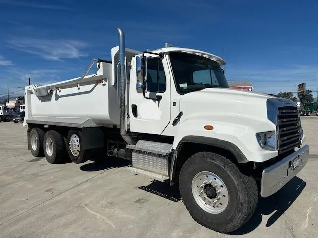 2025 Freightliner — photo 2