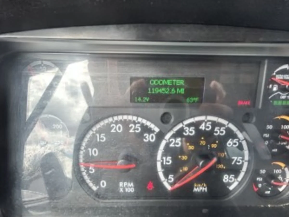 2018 Freightliner M2 106 - image 10