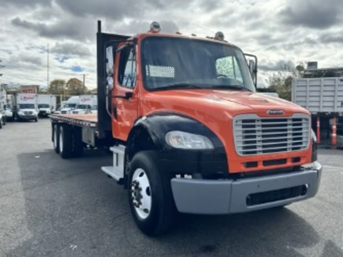 2018 Freightliner M2 106 - image 3