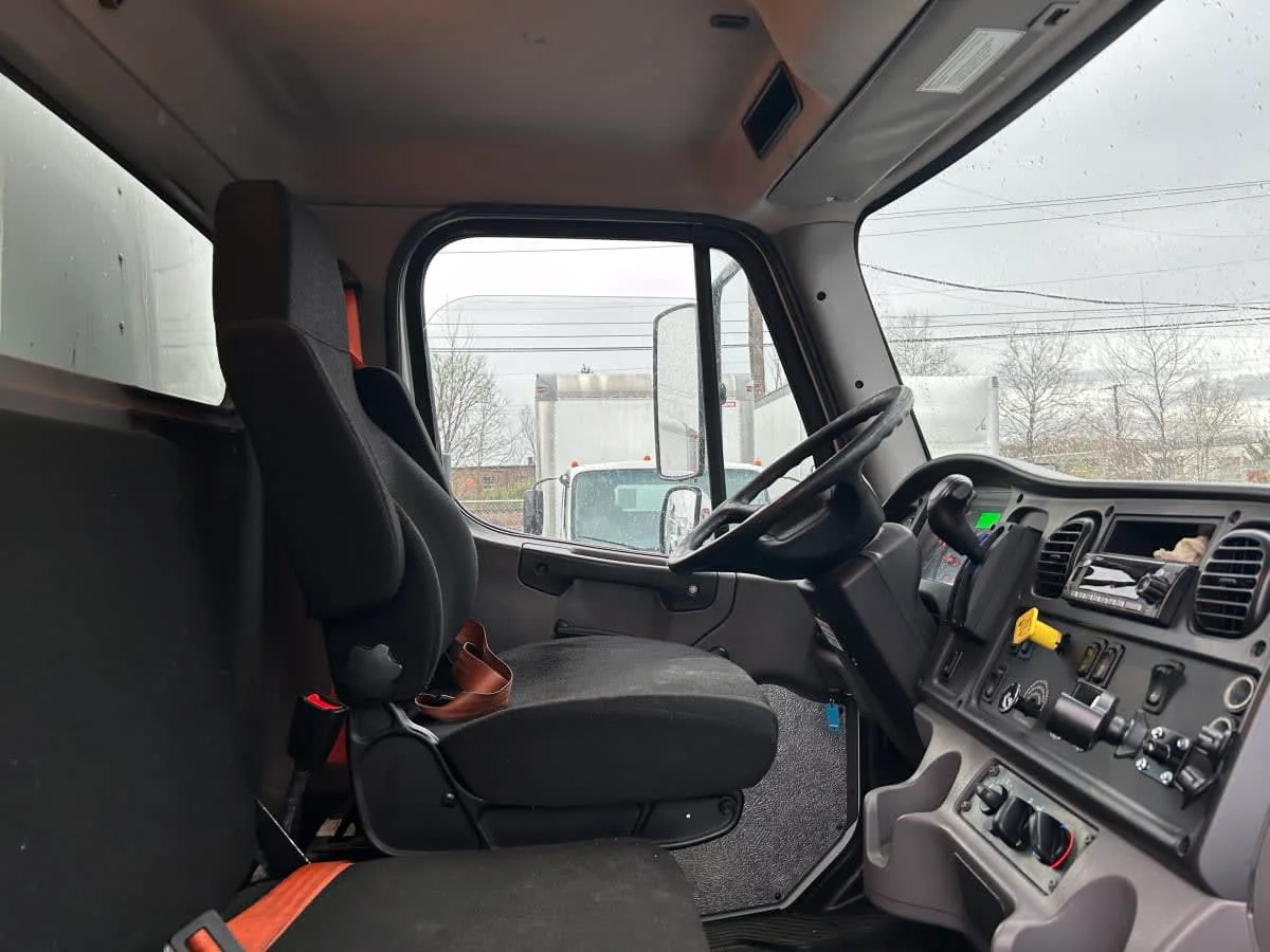 2020 Freightliner M2 106 in Beltsville, MD — photo 8