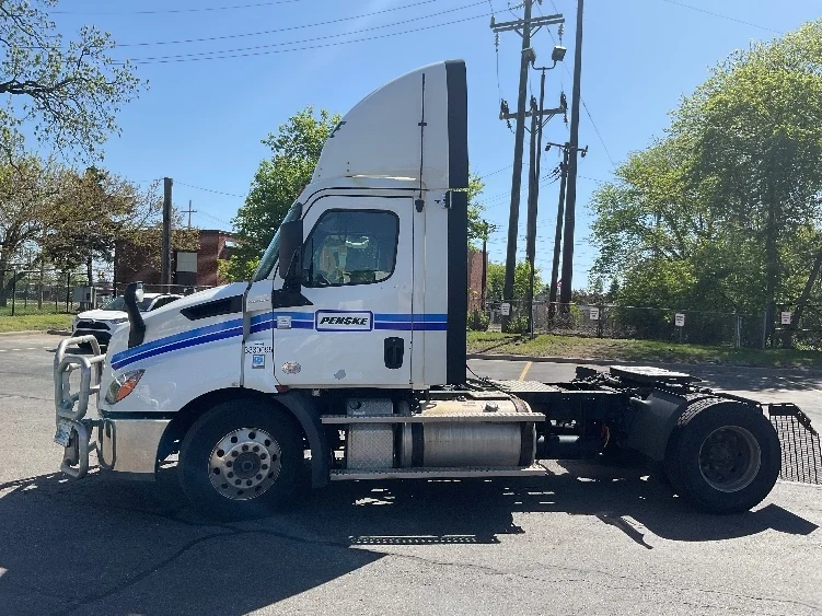 2020 Freightliner Cascadia - image 4