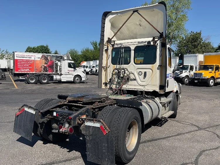 2020 Freightliner Cascadia - image 7