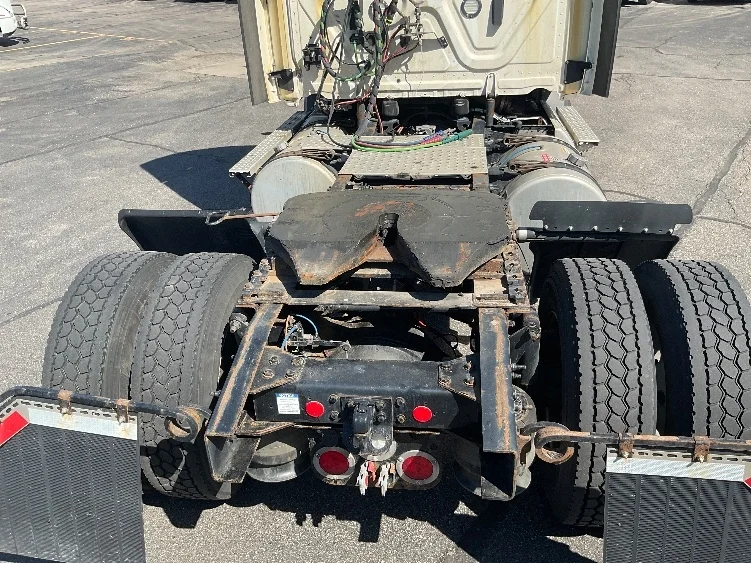 2020 Freightliner Cascadia - image 6