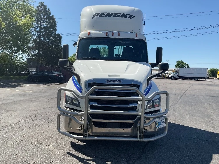 2020 Freightliner Cascadia - image 2