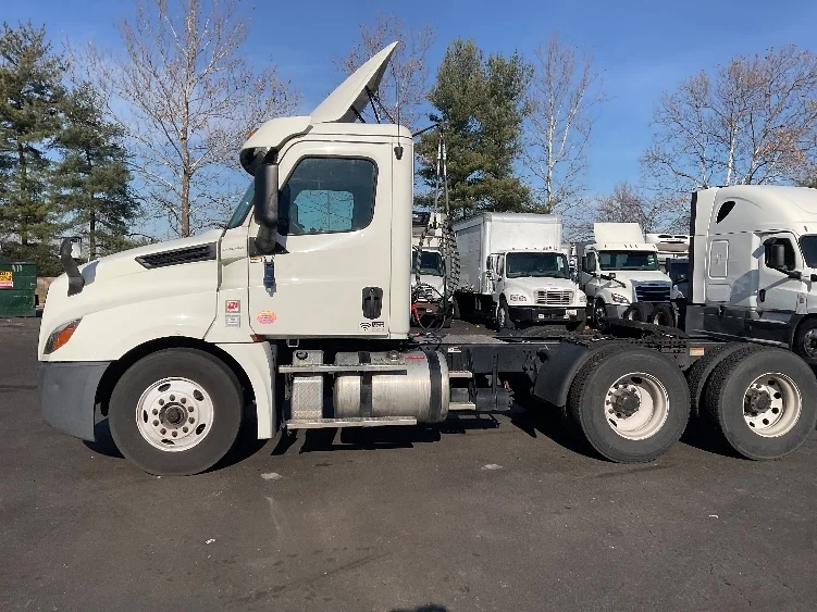 2019 Freightliner Cascadia in Capitol Heights, MD — photo 4