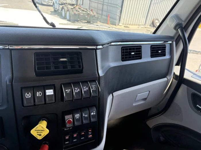 2027 Peterbilt 589 in Sylmar, CA — photo 18