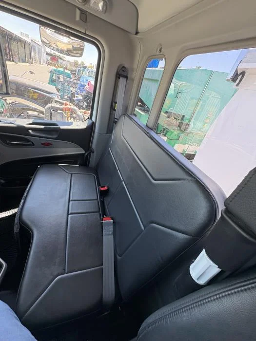 2027 Peterbilt 589 in Sylmar, CA — photo 19