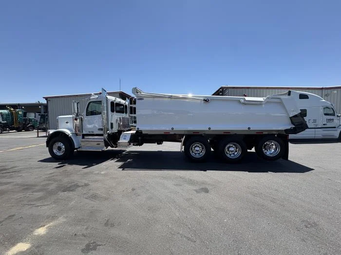 2027 Peterbilt 589 in Sylmar, CA — photo 9